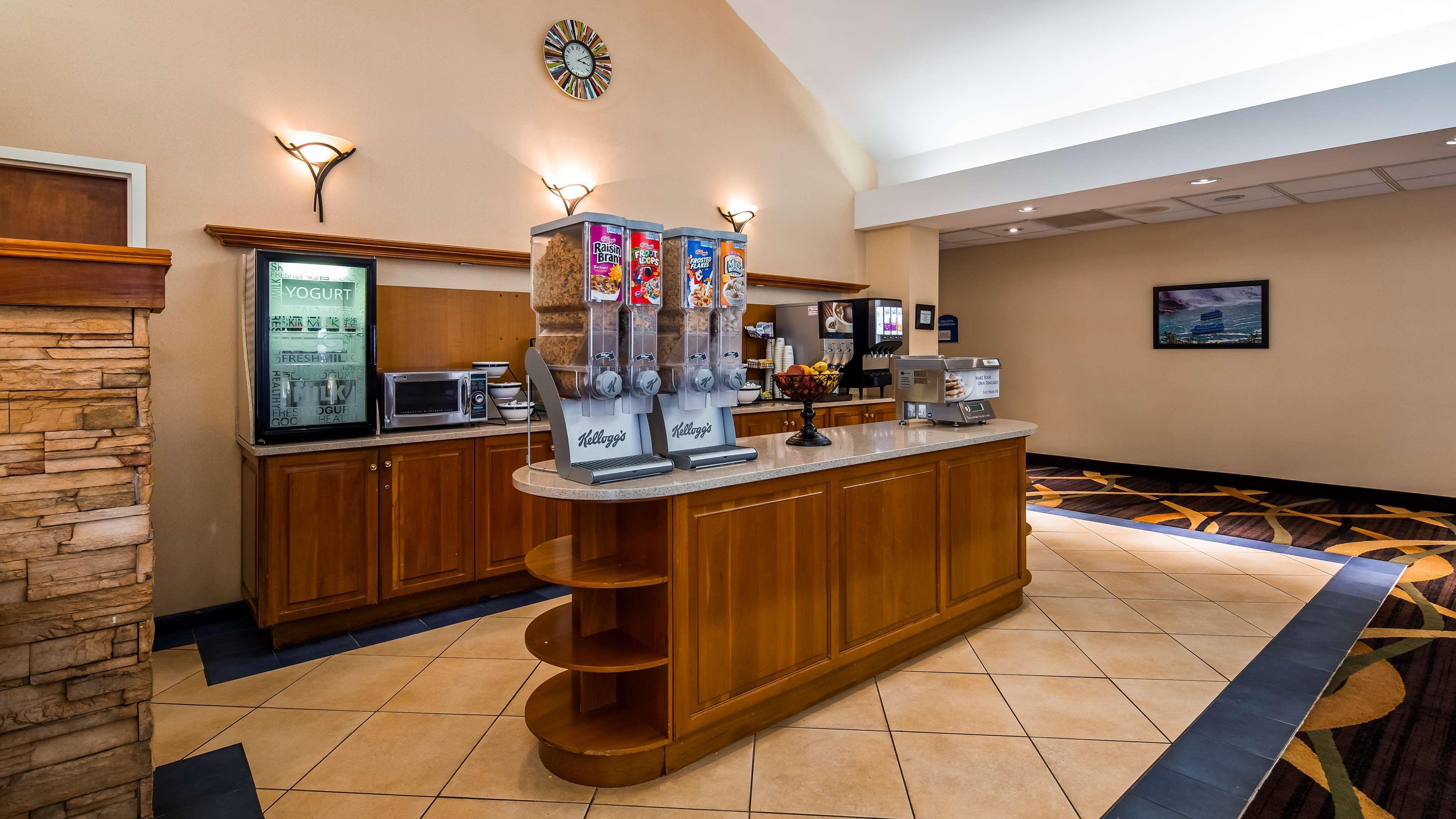 Best Western Galleria Inn & Suites Cheektowaga Exterior foto